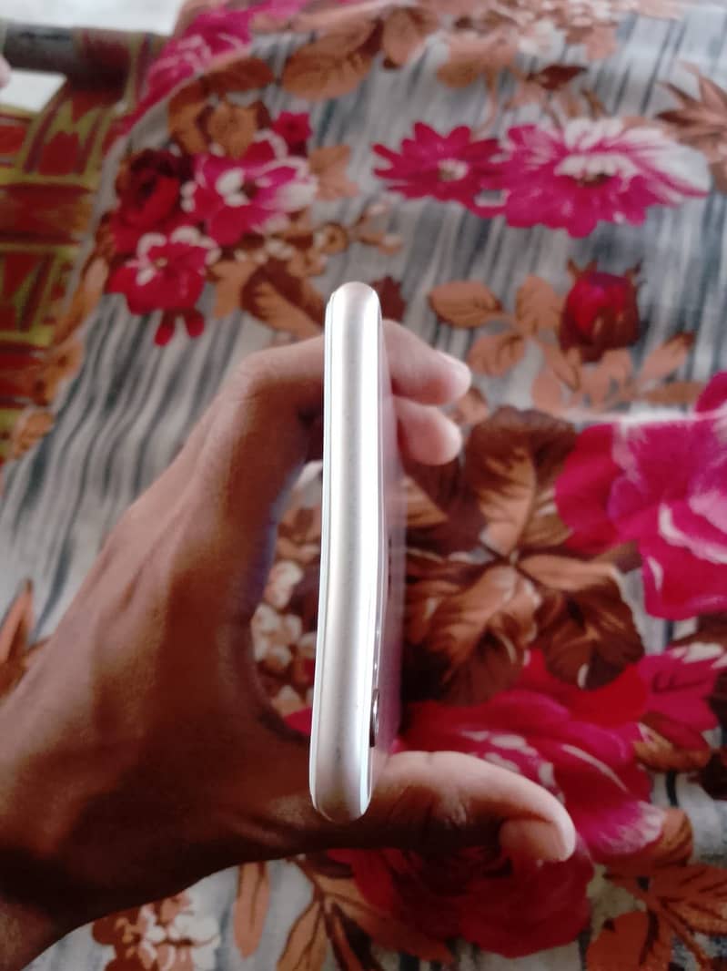 Apple iPhone 6S Plus 2