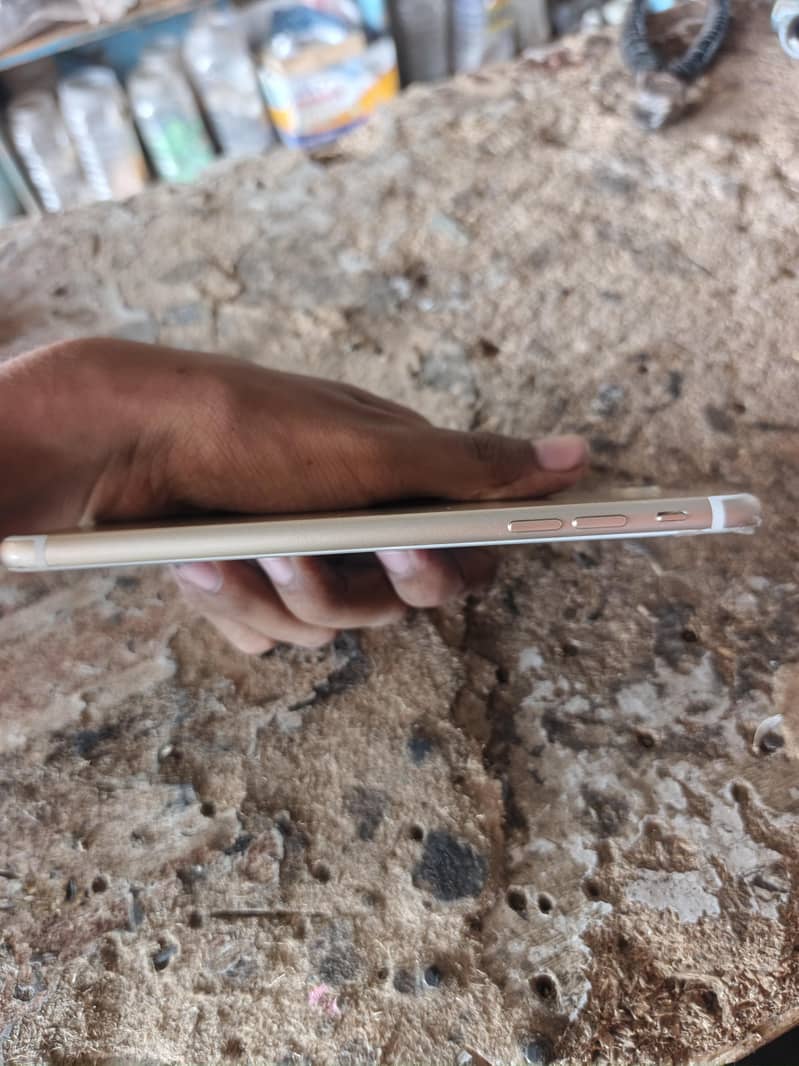 Apple iPhone 7 Plus 6