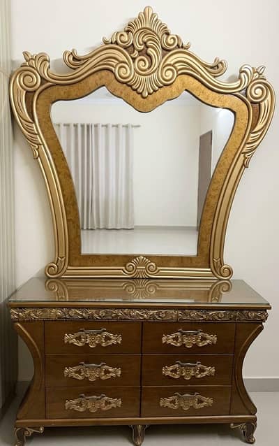 Beautiful Classic Dressing Table & 2 Side Tables  Tables Set