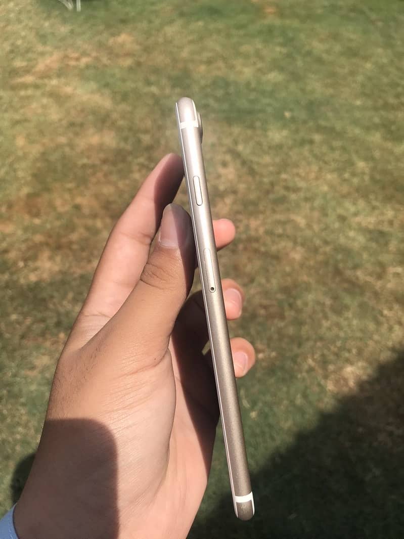 Apple iPhone 7 Plus 2