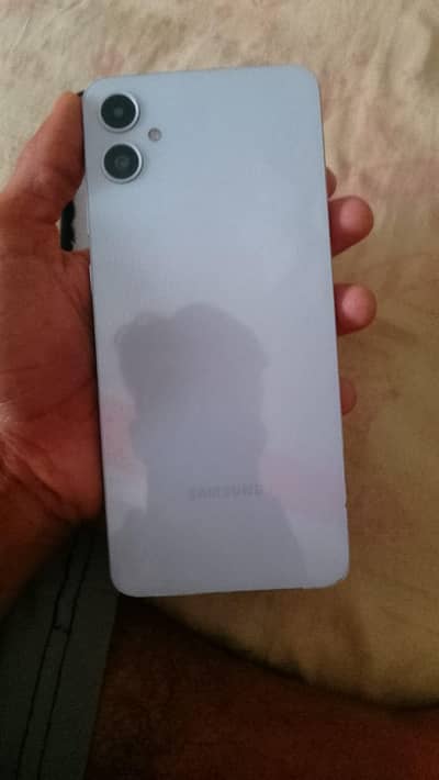 Samsung Mobile A06.