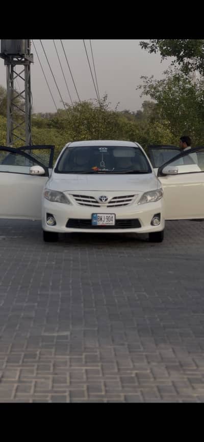 White colouer car forsale