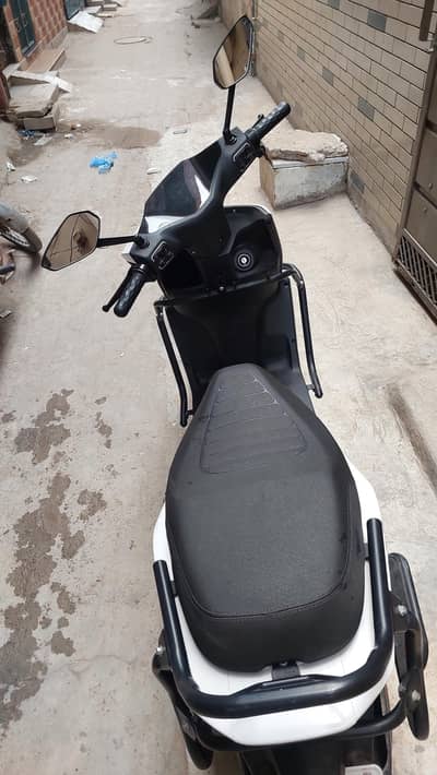 REVOO Electric Bike – Excellent Condition | Battery & Charger Included