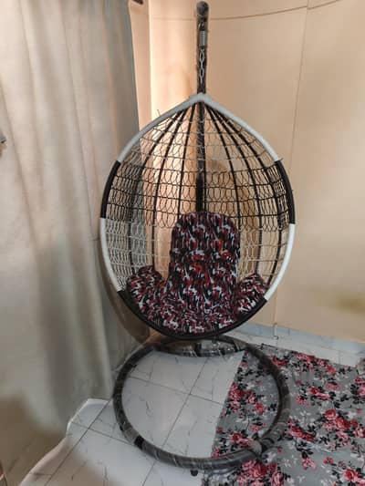 Bilkul new hai swing chair 10/9 condition hai