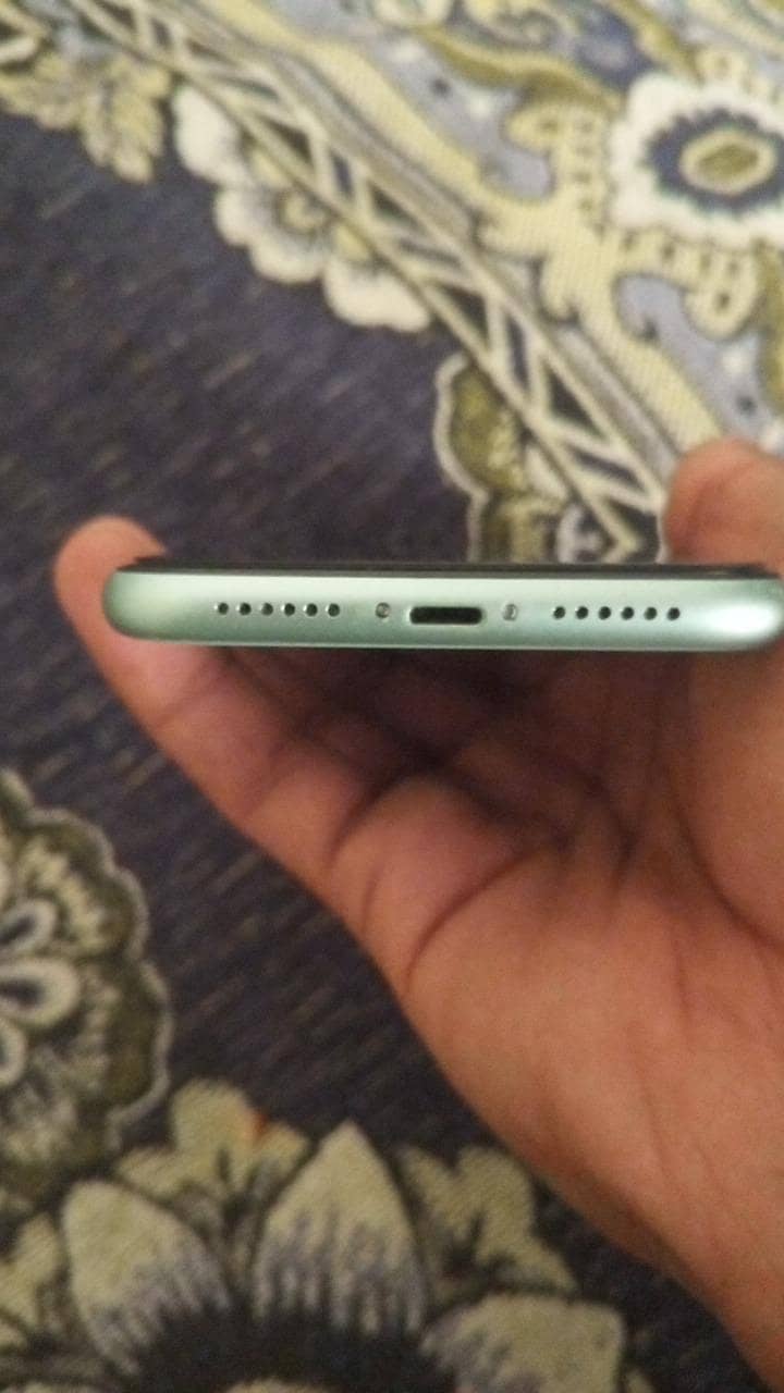 Apple iPhone 11 0