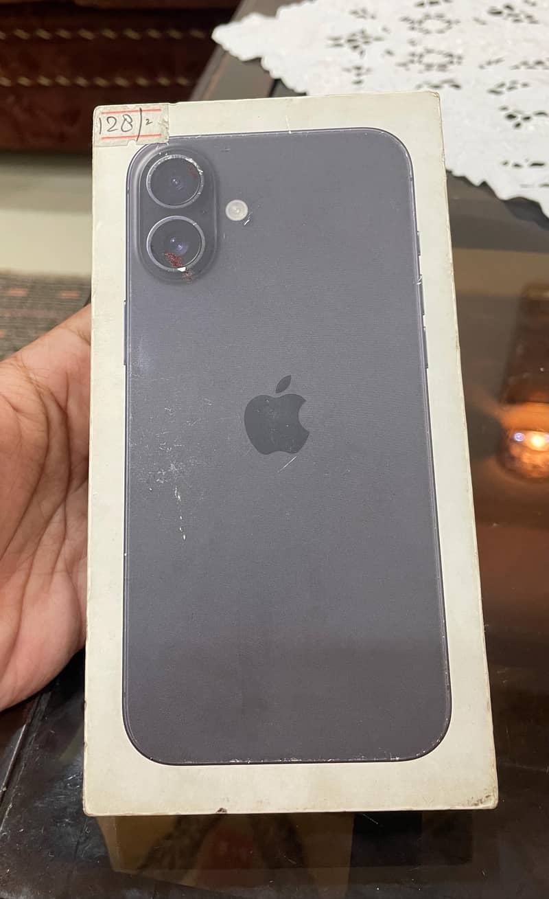 Apple iPhone 16 Plus 10