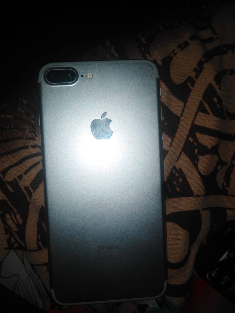 Apple iPhone 7 Plus 2