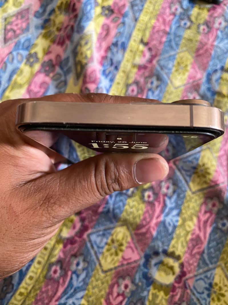 Apple iPhone 16 Pro 2