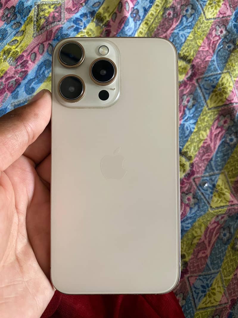 Apple iPhone 16 Pro 3