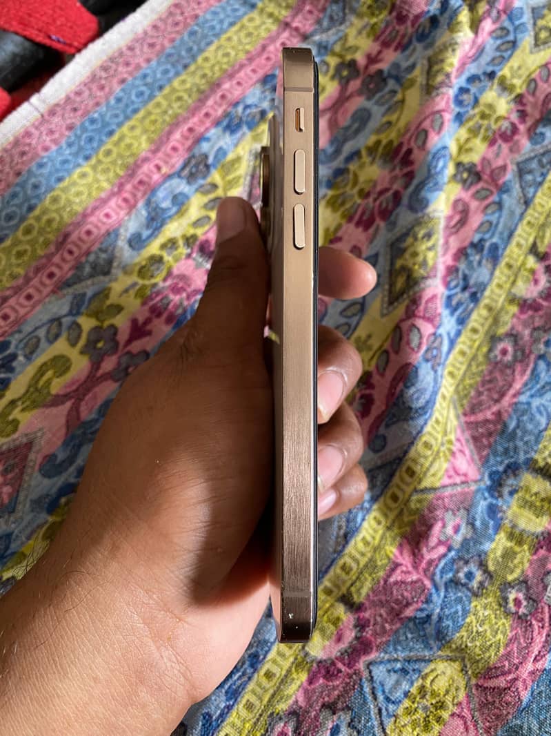 Apple iPhone 16 Pro 5