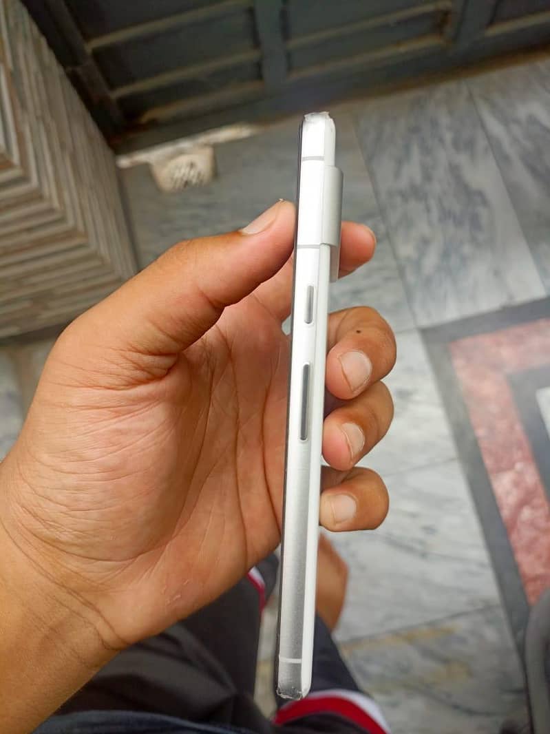 Google Pixel 7 4