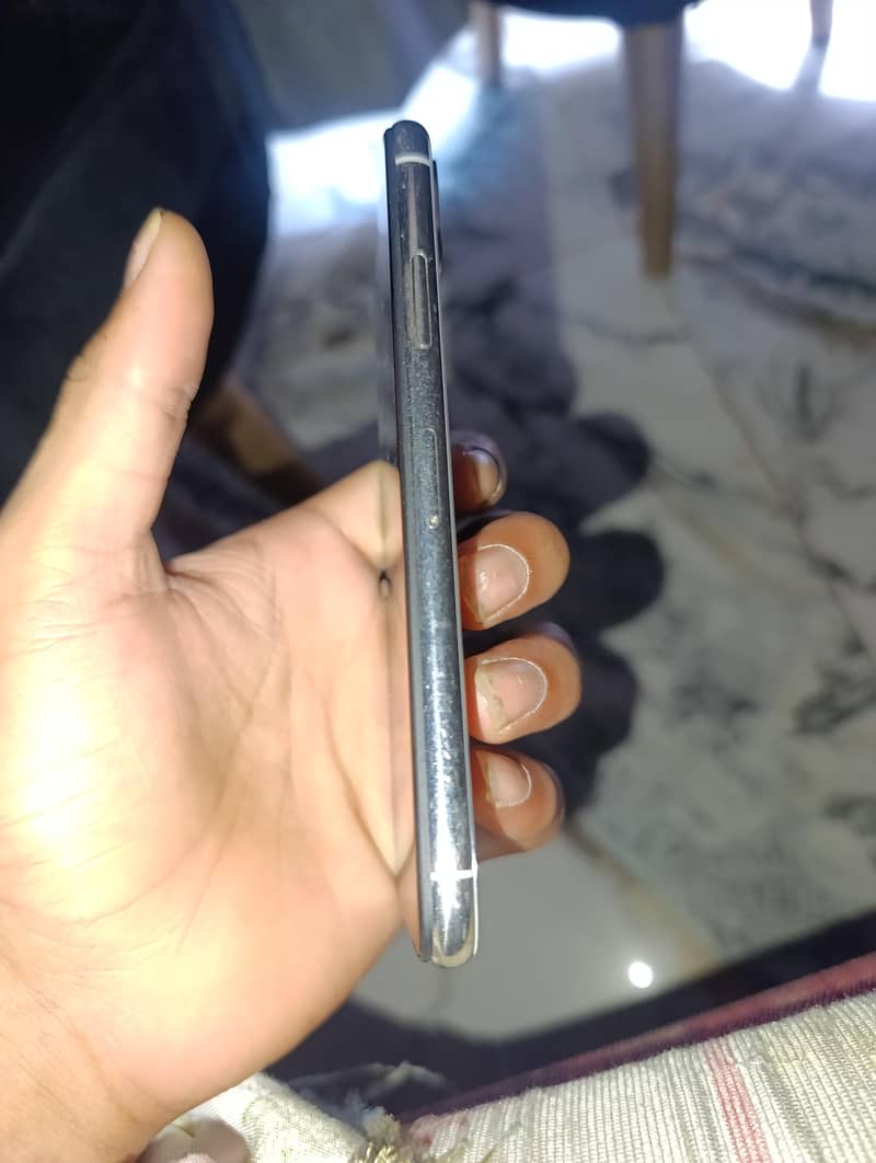 Apple iPhone X 3