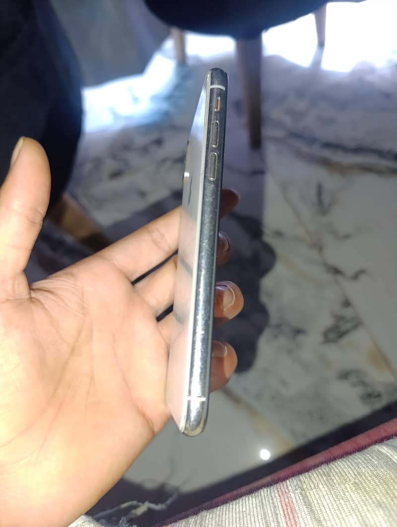 Apple iPhone X 4