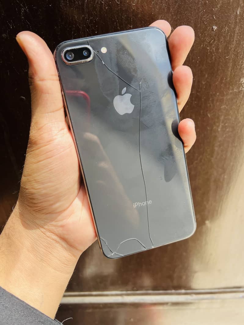 Apple iPhone 8 Plus 0