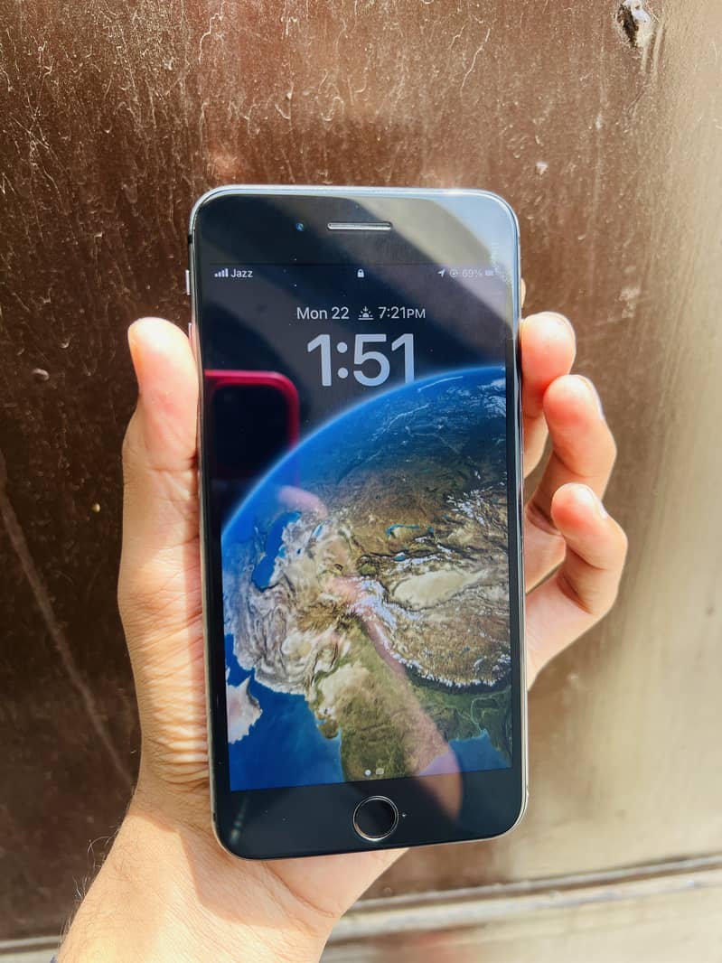 Apple iPhone 8 Plus 1