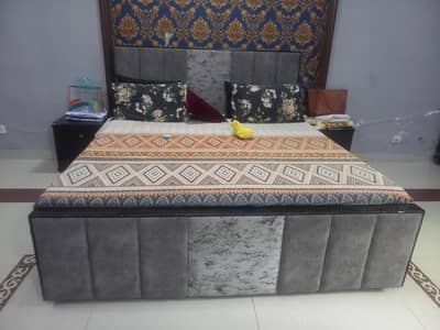 Double bed with 2 side tables and dressing table