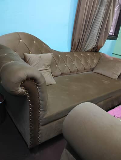 Deewan Sofa, urgent sale 10/10 condition new use bilkl ni kya hua