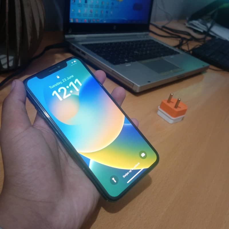 Apple iPhone X 4