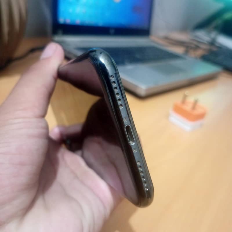 Apple iPhone X 5