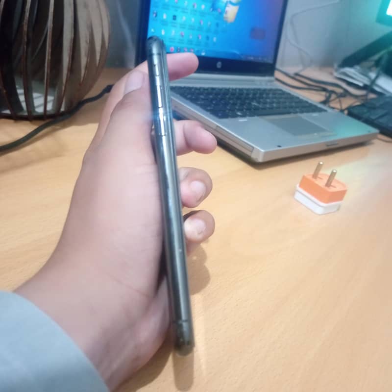 Apple iPhone X 6
