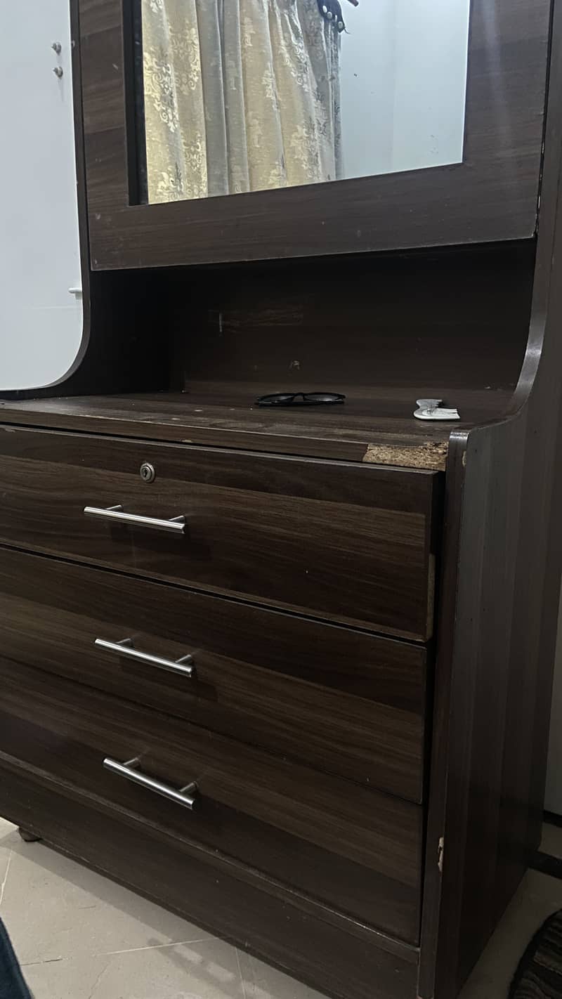 Dressing table 0