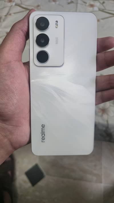 Realme C71.8/128 GB.