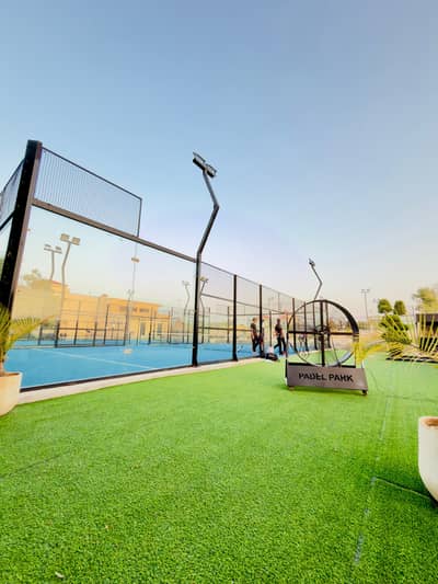 ball boy job at padel court