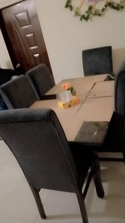 dinning table with 6 chairs