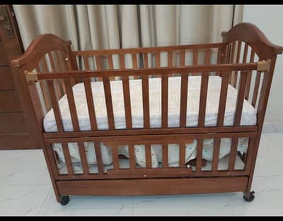 Baby cot/ crib/ bed/ play pen