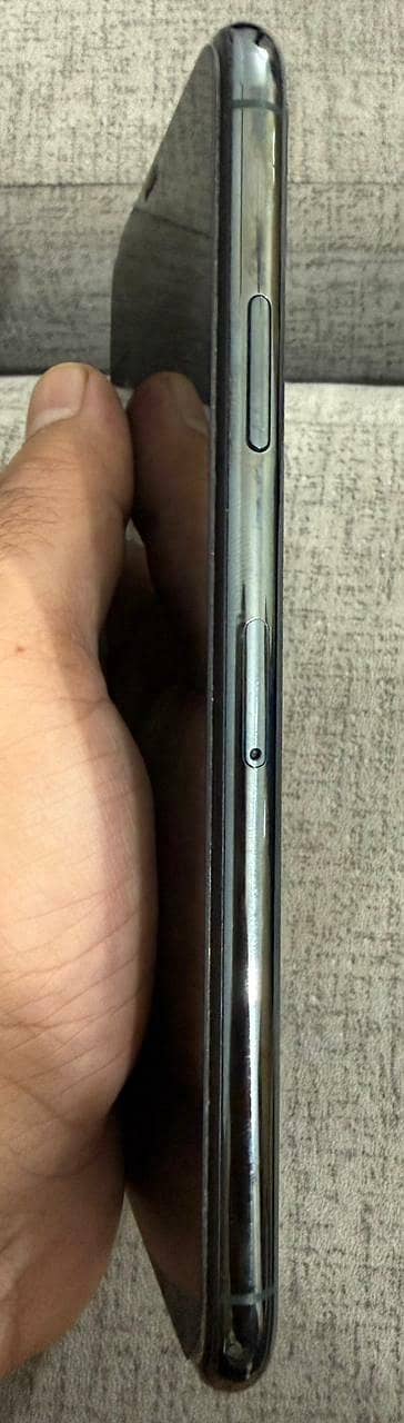 Apple iPhone 11 Pro Max 2