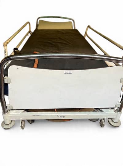 Electric hospital bed for sale in good Condi lectricc HoCU Patient Bed