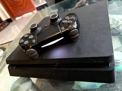 PlayStation 4 Slim (500GB Variant)