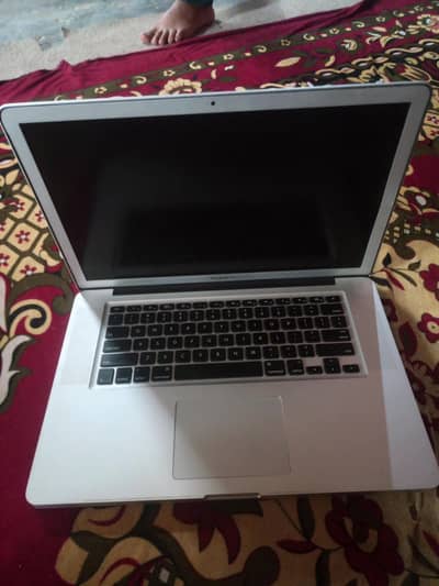MacBook pro Core i7 fast 128 GB SSD windows 10 pro.