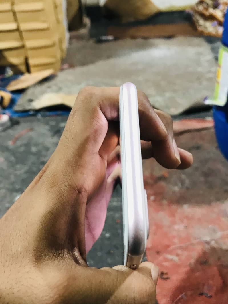 Apple iPhone 7 Plus 0