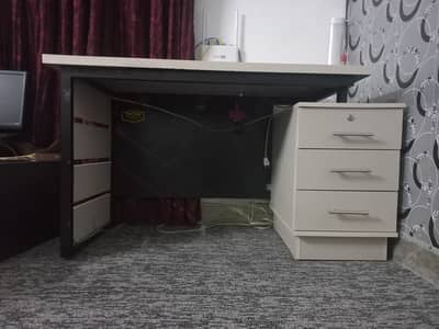 office / study table for productive use