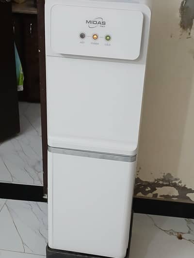 Water Dispenser Hot and Cold - Excellent condition