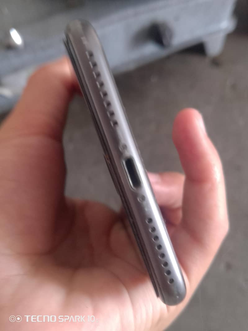 Apple iPhone 8 Plus 6