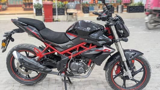 Benelli tnt 150 i