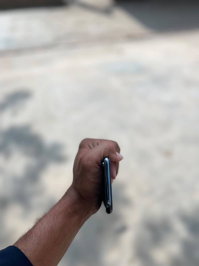 Apple iPhone X 4