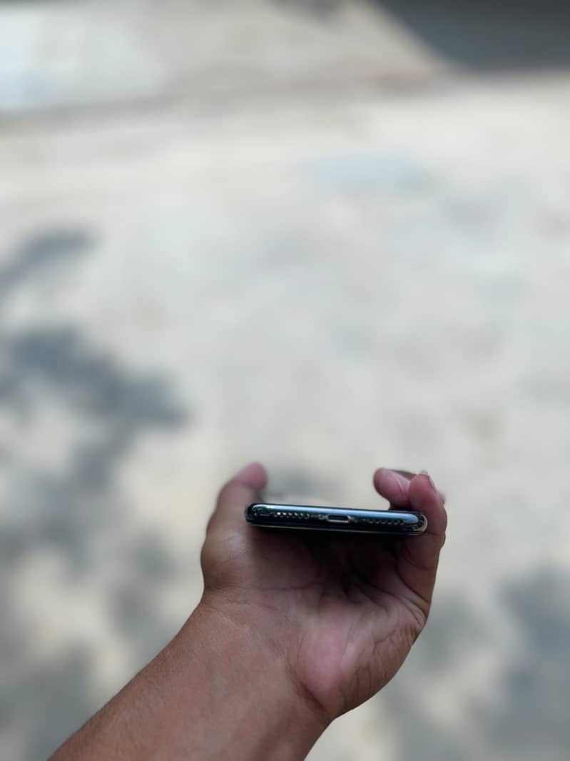 Apple iPhone X 5