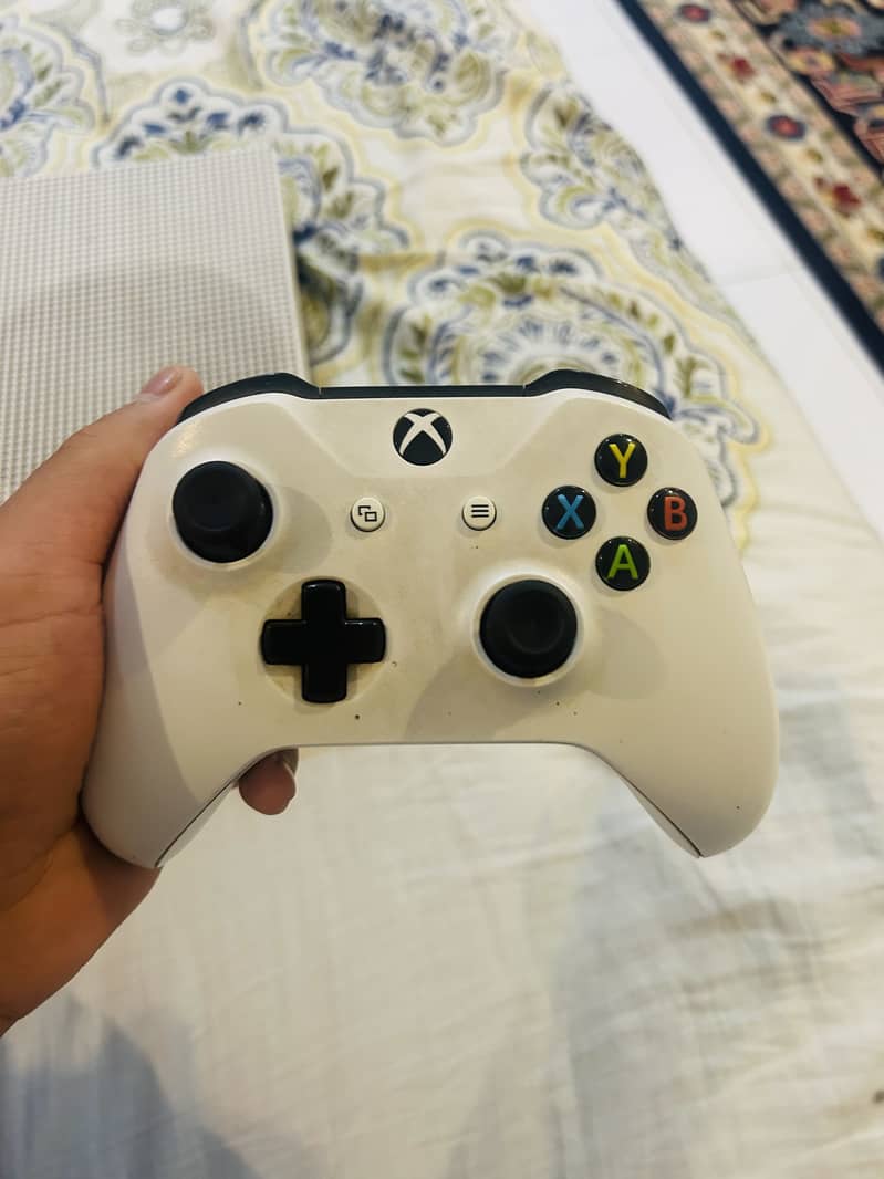 Xbox one S 4