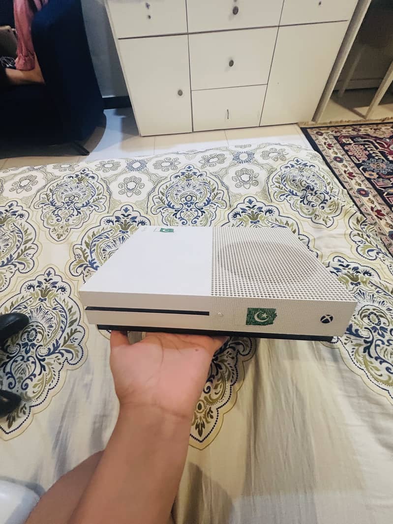 Xbox one S 12