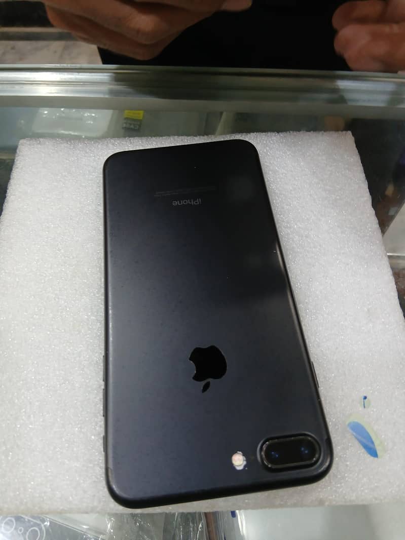 Apple iPhone 7 Plus 1