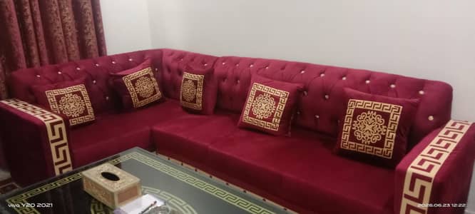 L-Shaped Sofa in Excellent Condition – Comfortable & Stylish