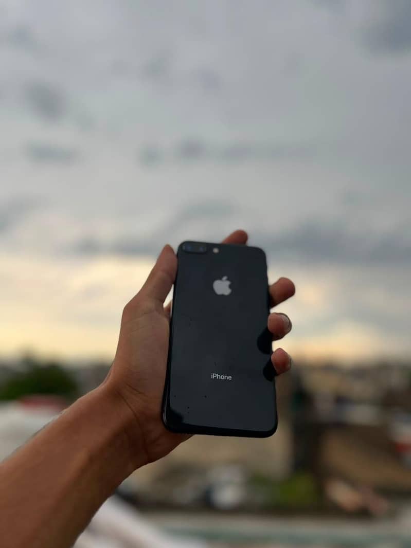 Apple iPhone 8 Plus 0