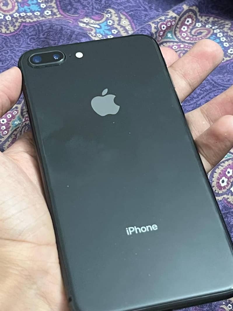 Apple iPhone 8 Plus 3
