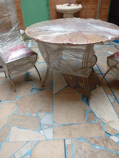 Dining table for sale