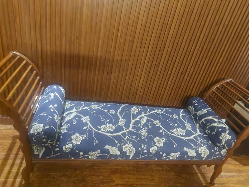 Defrent house hold furniture items for sale . Because of space issue 0