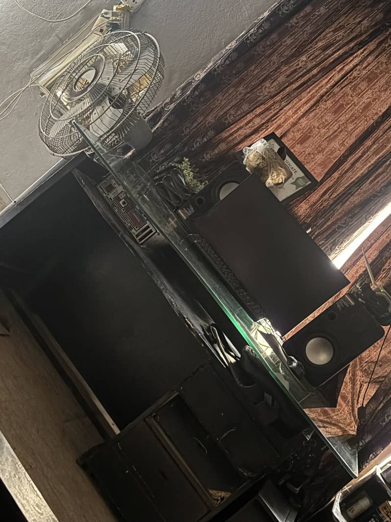 Computer table with glass 0