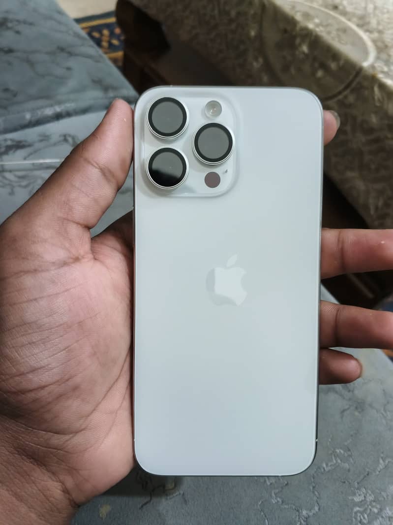 Apple iPhone 15 Pro Max 0